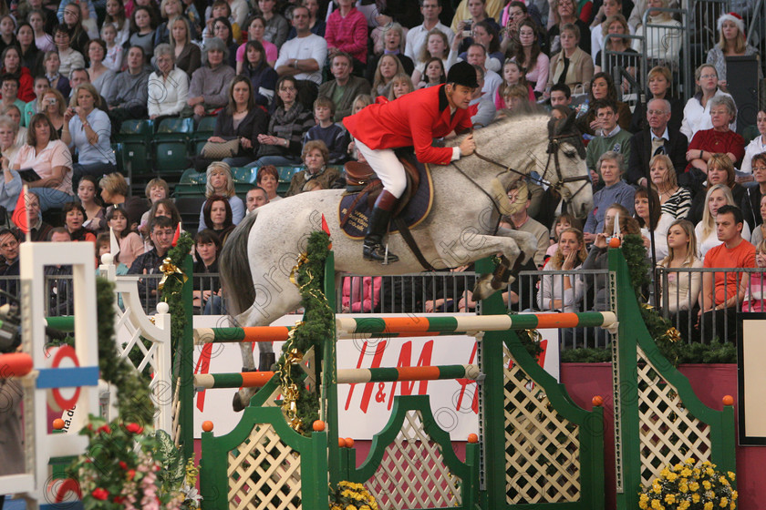 IMG 2432 
 Robert Smith riding Kalushka 
 Keywords: International Showjumping, horses, sport, horse competition, equine, show jumping