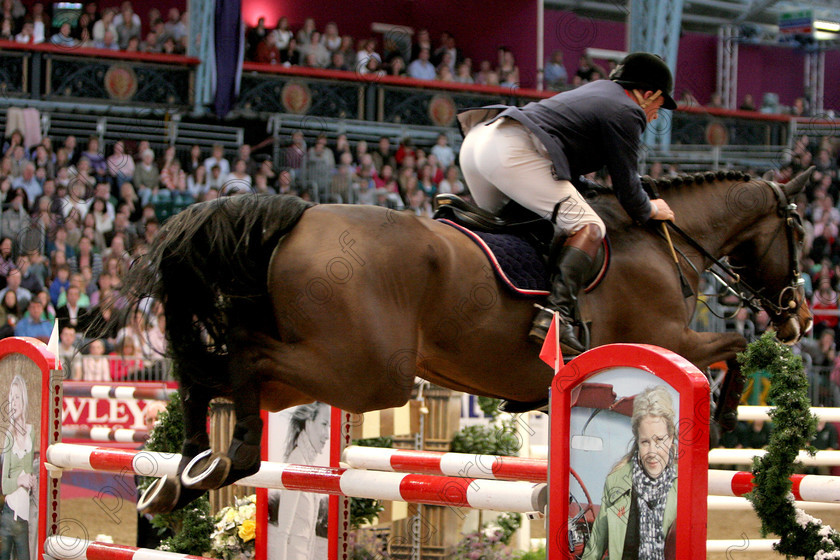 IMG 2520 
 Robert Whitaker riding Le Croix 9 
 Keywords: International Showjumping, horses, sport, horse competition, equine, show jumping