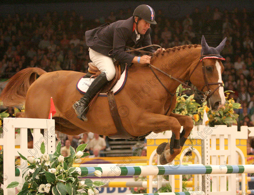 HOYS Press 2006 044 
 William Funnell riding Billy Burr 
 Keywords: International Showjumping, horses, sport, horse competition, equine, show jumping